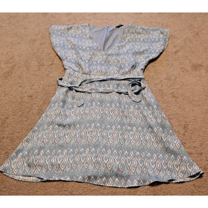 Cupcakes and Cashmere Blue Diamond Print V‎ Neck Flutter Sleeve Wrap Dress Sz 12